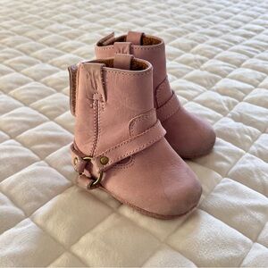 Frye Phillip harness booties for babies in light pink leather Size 1